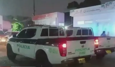 Los policías heridos fueron llevados a centros asistenciales. 