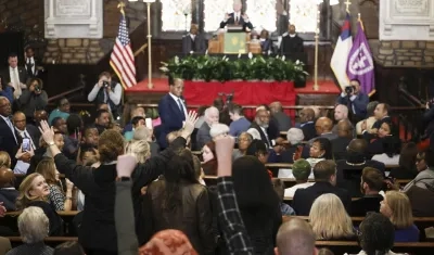 Momento en el que fue interrumpido el presidente Joe Biden.