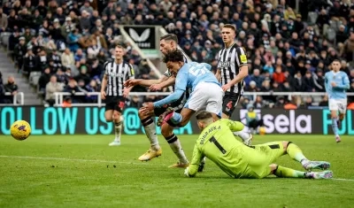 Momento del gol del triunfo de Oscar Bobb.