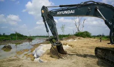 Maquinaria trabaja en el cierre de 'Caregato'