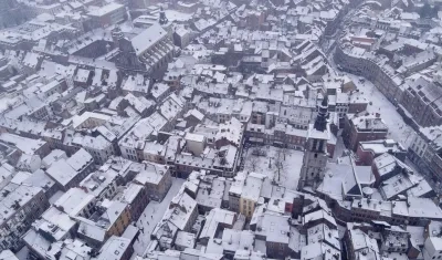 Ciudadela de Namur en Bélgica, cubierta de nieve.