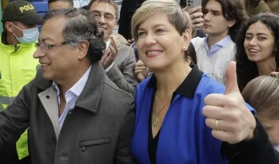 El Presidente Gustavo Petro y la primera dama Verónica Alcocer. 