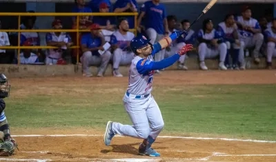 Fabián Pertuz bateó un jonrón de tres carreras en el segundo inning.