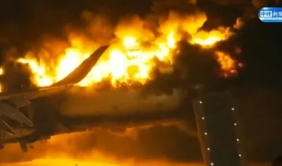 Incendio de avión en Japón