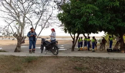 La Secretaria de Agua Potable en una inspección a los playones que deja la sequía