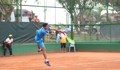 Mateo González, tenista de la Liga del Atlántico.
