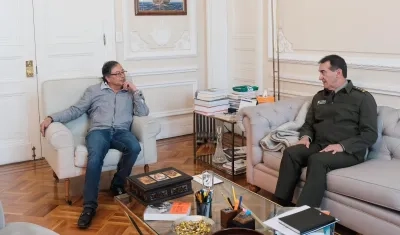 El Presidente Gustavo Petro y el Director de la Policía, William Salamanca.