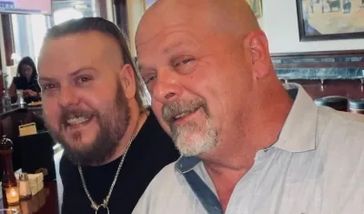El presentador Rick Harrison junto a su hijo Adam, de 39 años