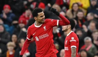 Cody Gakpo celebra el segundo gol del Liverpool. 