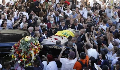 El féretro fue cubierto con la bandera de la Unión Patriótica