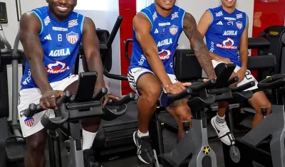 Yimmi Chará, Rafael Pérez y Víctor Cantillo, tres jugadores que regresan en 2024 al Junior.