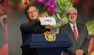 Petro anunciando la sede para Cali.