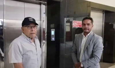 Martín Mestre con su abogado Raúl Romero Del Río.