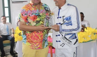 El Secretario de Cultura, Juan Carlos Ospino, y Álvaro Bustillo, ‘Premio Vida y Obra'