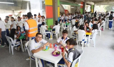 Alcalde Alejandro Char visitó la Institución Educativa Distrital María Cano.