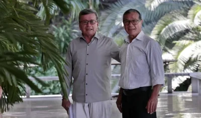 El exlíder del ELN Nicolás Rodríguez Bautista, alias 'Gabino'; y el negociador del ELN Israel Ramírez, alias 'Pablo Beltrán'. 