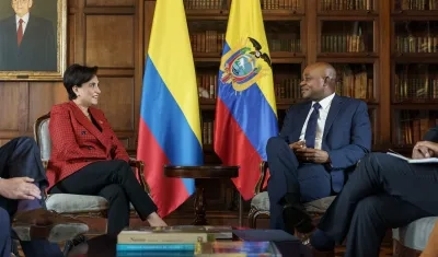 La Canciller ecuatoriana Gabriela Sommerfeld y su homólogo colombiano Luis Murillo.