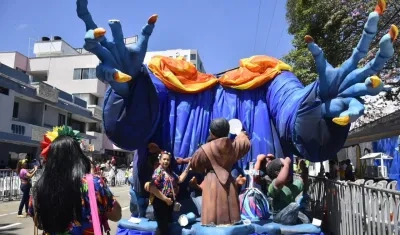 Así quedó la carroza sin la cabeza.