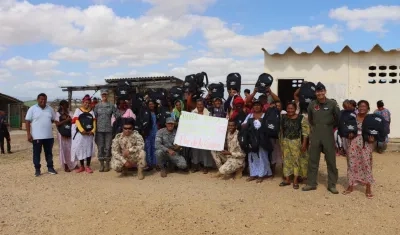Fuerza Aeroespacial llevó ayuda a La Guajira.