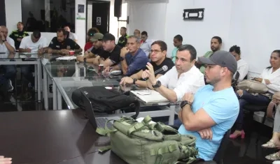 Reunión interdisciplinaria por el primer desfile del Carnaval.