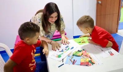 La primera dama Katia Nule en la nueva sede de 'Trabajando por los niños'.