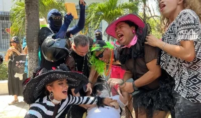 La Reina y su comitiva en el sepelio de Joselito