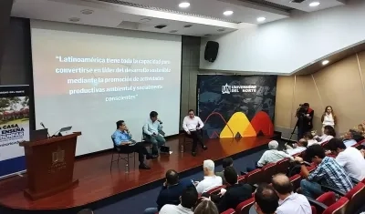 El presidente de la Andi, Bruce Mac Master, presentó su libro en la Universidad del Norte.