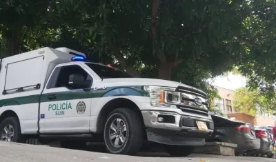 El cuerpo de Jean Carlos García Arias fue trasladado a Medicina Legal. 