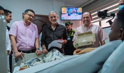 El gobernado Verano realizó la visita en la mañana de este martes.