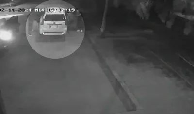 Momento del robo de la camioneta. 