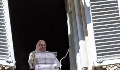 El papa Francisco este domingo desde su balcón
