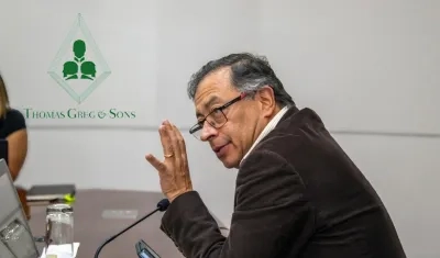 El Presidente Petro indicó que las firma recibe ayuda de políticos "muy importantes".