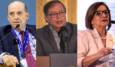 Canciller Álvaro Leyva, el Presidente Gustavo Petro y la Procuradora Margarita Cabello. 