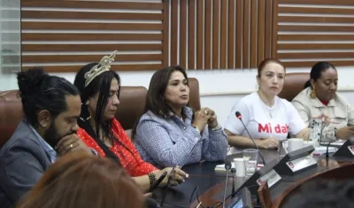  Elizabeth Jay-Pang Díaz, Representante a la Cámara por las islas.
