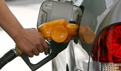 Tanqueo en Estación de Gasolina