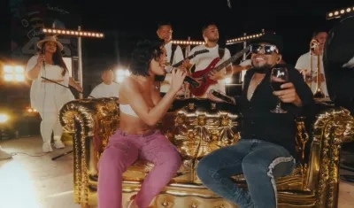 Yader Romero y Campillo junto a la cantante Ana del Castillo.