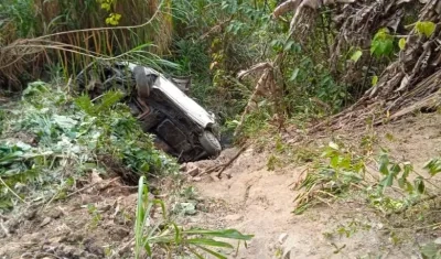 La camioneta en la que se desplazaban las victimas del accidente