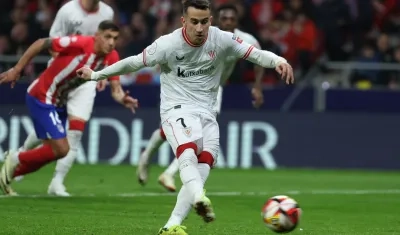 Alex Berenguer, de pena máxima, marcó el único gol del partido. 