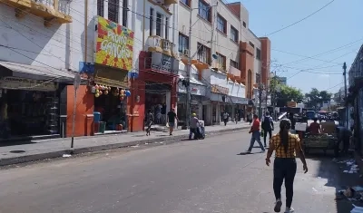 La carrera 43 entre calles 34 y 37 despejada este jueves, en la acera derecha