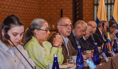 Los congresistas de EE.UU. con los ministros de Defensa y Justicia