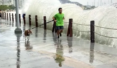 El mar de leva ha provocado oleaje fuerte