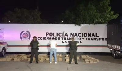 Capturado y marihuana incautada en vía Riohacha – Santa Marta.