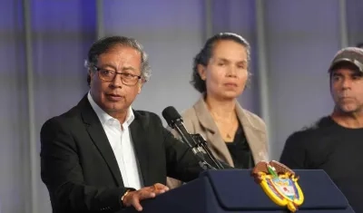 El Presidente Petro junto a la ministra del Deporte, Astrid Rodríguez, y el alcalde Alejandro Char.