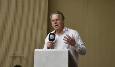 Ramón Jesurun, presidente de la FCF, durante su discurso. 