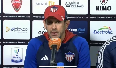 Arturo Reyes en rueda de prensa tras el partido contra Patriotas. 