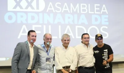 El presidente de Findeter, Juan Carlos Muñiz; el gobernador Eduardo Verano; presidente de la CCI, Juan Martín Caicedo; el director ejecutivo CCI seccional norte, Héctor Carbonell, y el alcalde Alejandro Char.