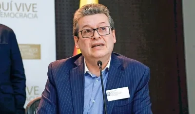 A raíz de la agenda del Representante Alirio Uribe se aplazó la audiencia.