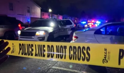 Policia de Arkansas en la zona del tiroteo