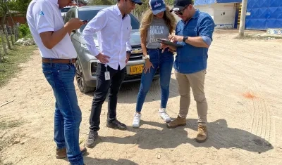 La Gerente de Ciudad Ana María Aljure con funcionarios de la Alcaldía y de Air-e.