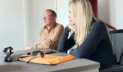 Day Vásquez con su abogado Alait Freja.